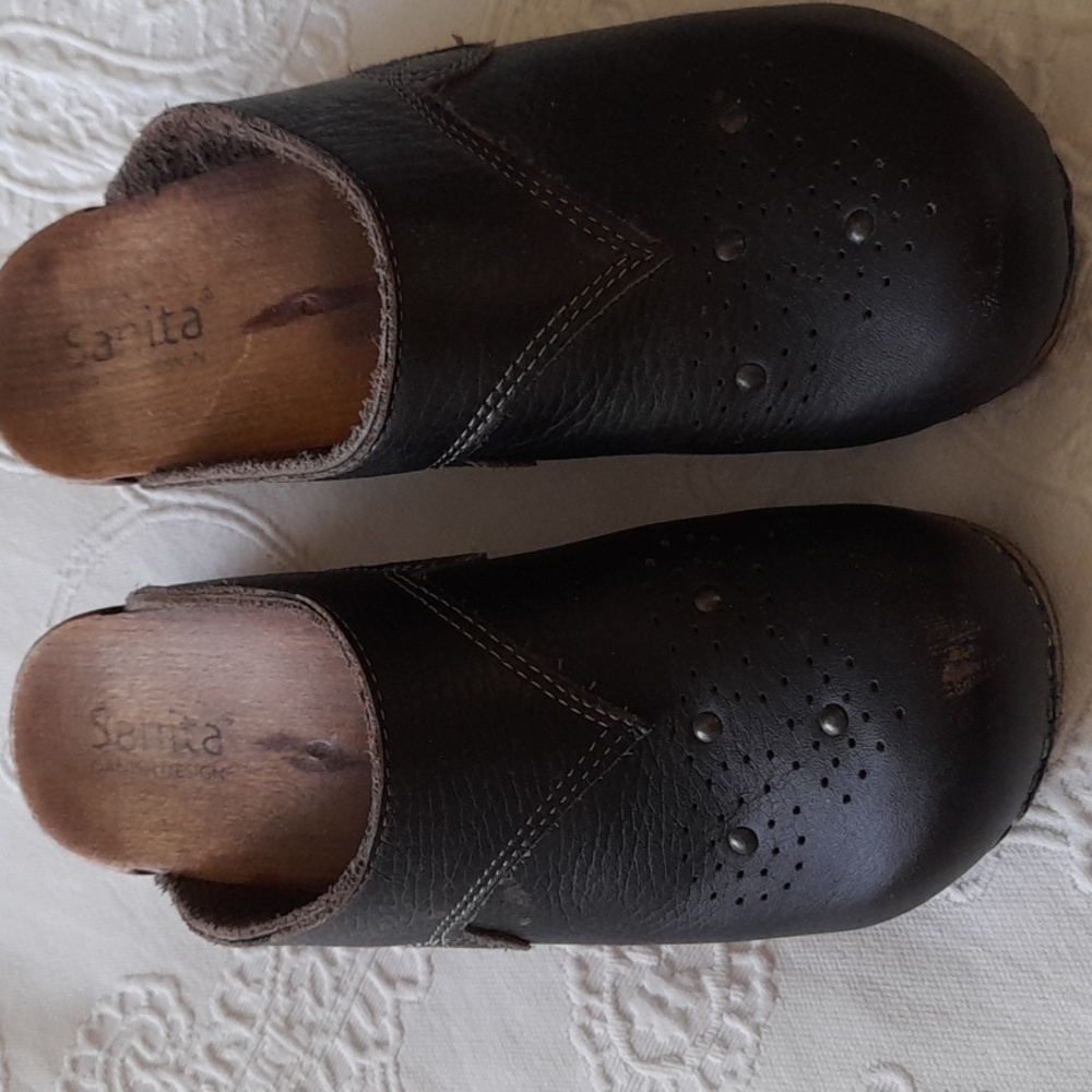 Sanita brown clogs 38